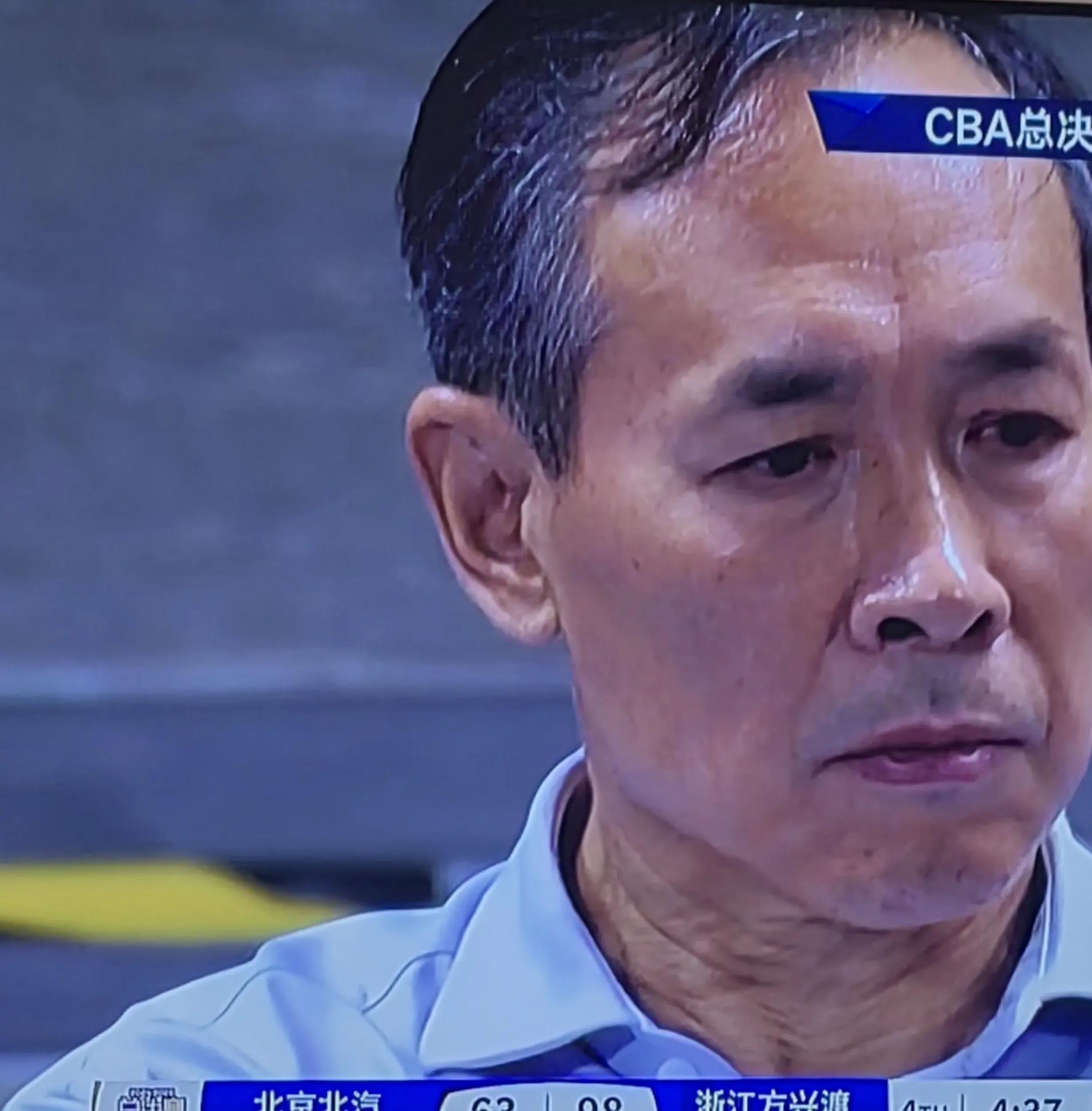 今晨那不勒斯调整名单以备CBA常规赛，内部沟通环节打磨，球迷炸锅，心理建设被强调的简单介绍