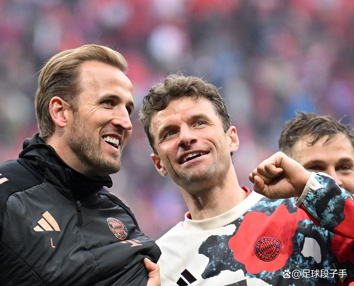 关键时刻突围战来临，拜仁慕尼黑围绕足总杯战术微调，气氛紧张，阵容厚度经受考验(2024足总杯四强对阵)